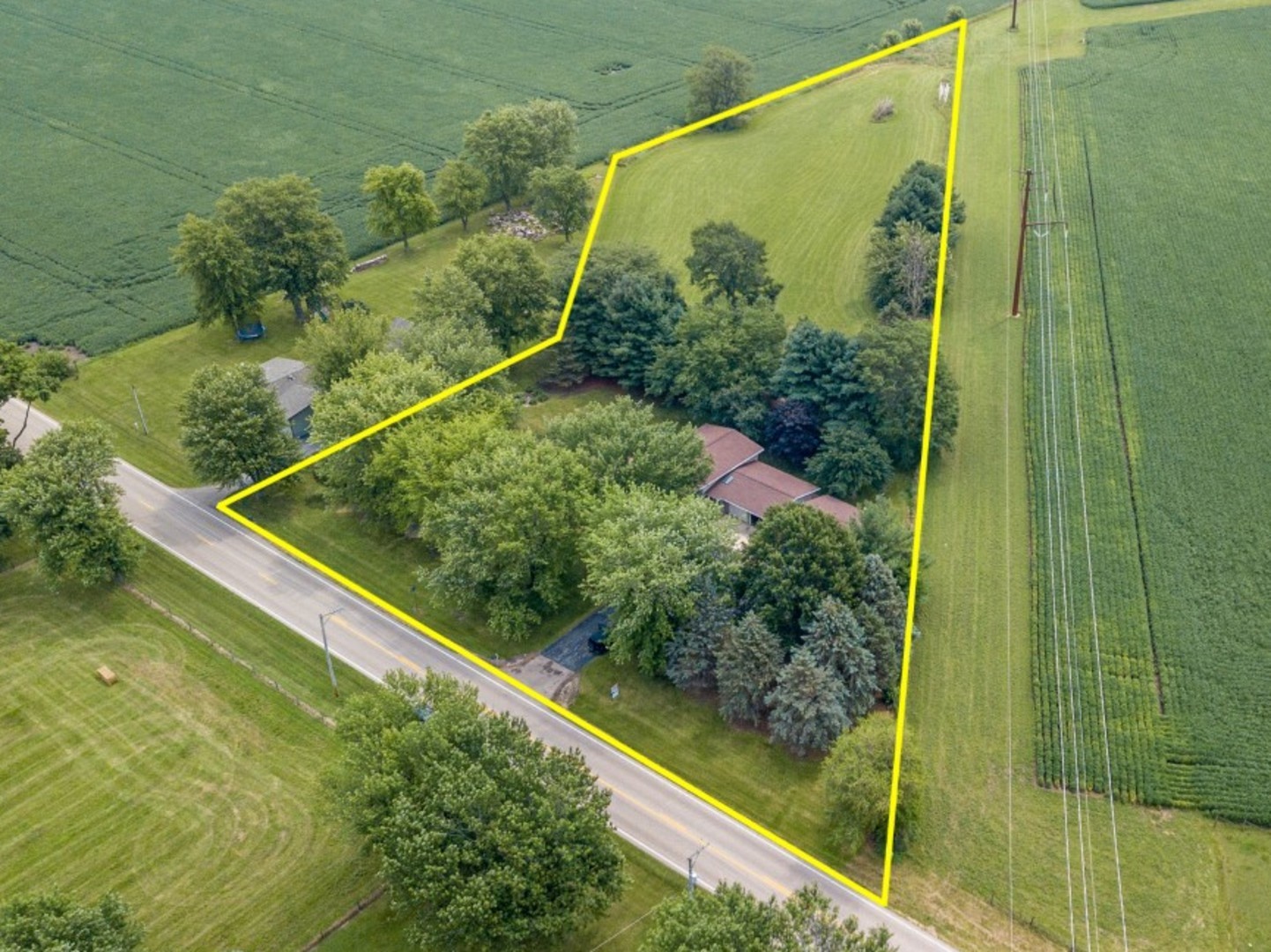 44W695 Scott Road Sugar Grove, IL 60554 - Photo 1 of 34 a view of a garden