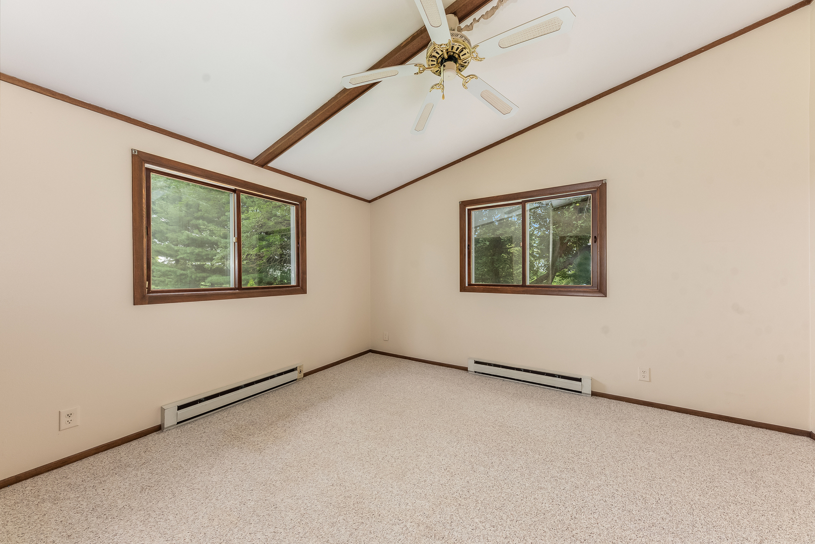 44W695 Scott Road Sugar Grove, IL 60554 - Photo 23 of 34 an empty room with windows