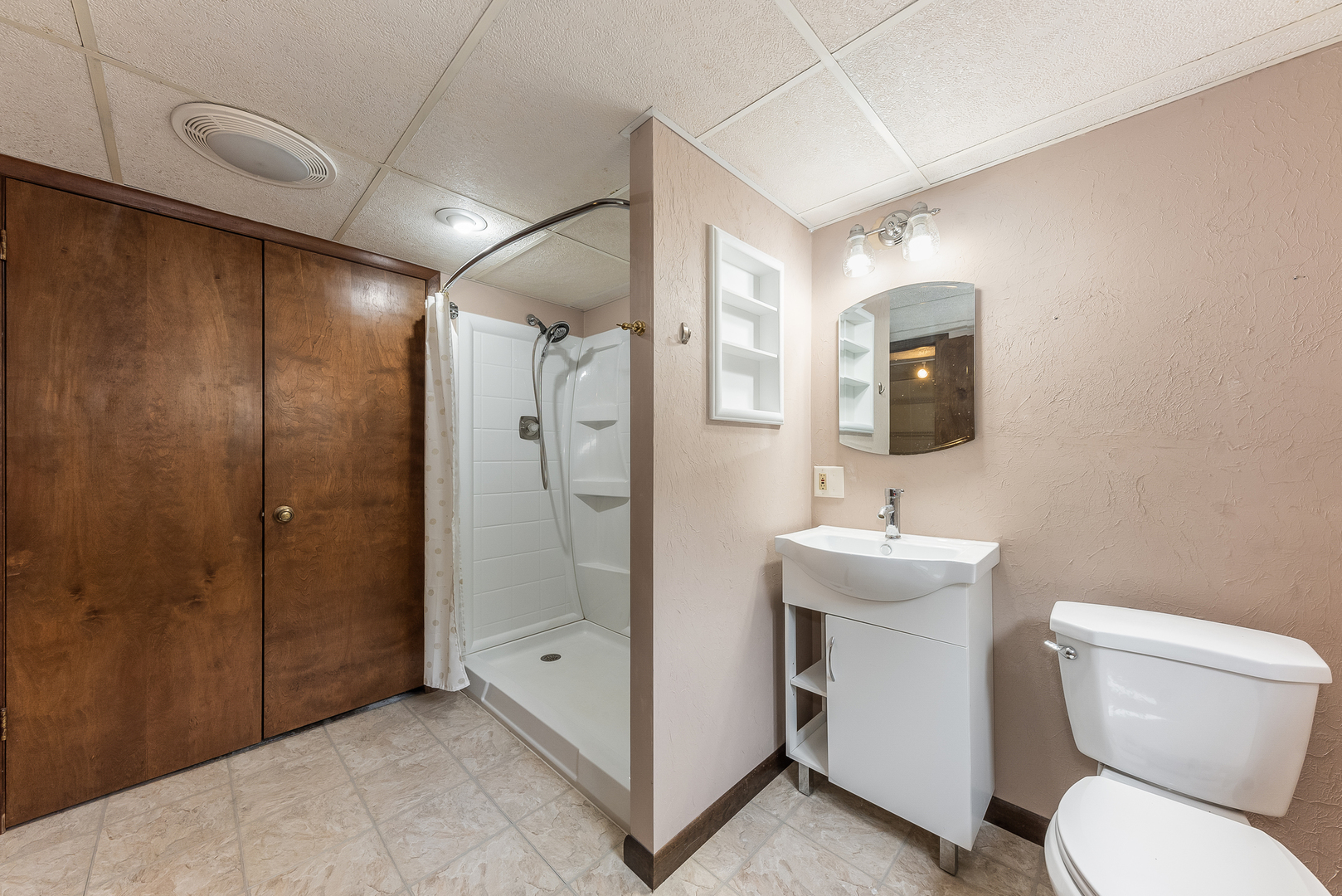 44W695 Scott Road Sugar Grove, IL 60554 - Photo 28 of 34 a bathroom with a toilet sink shower and mirror