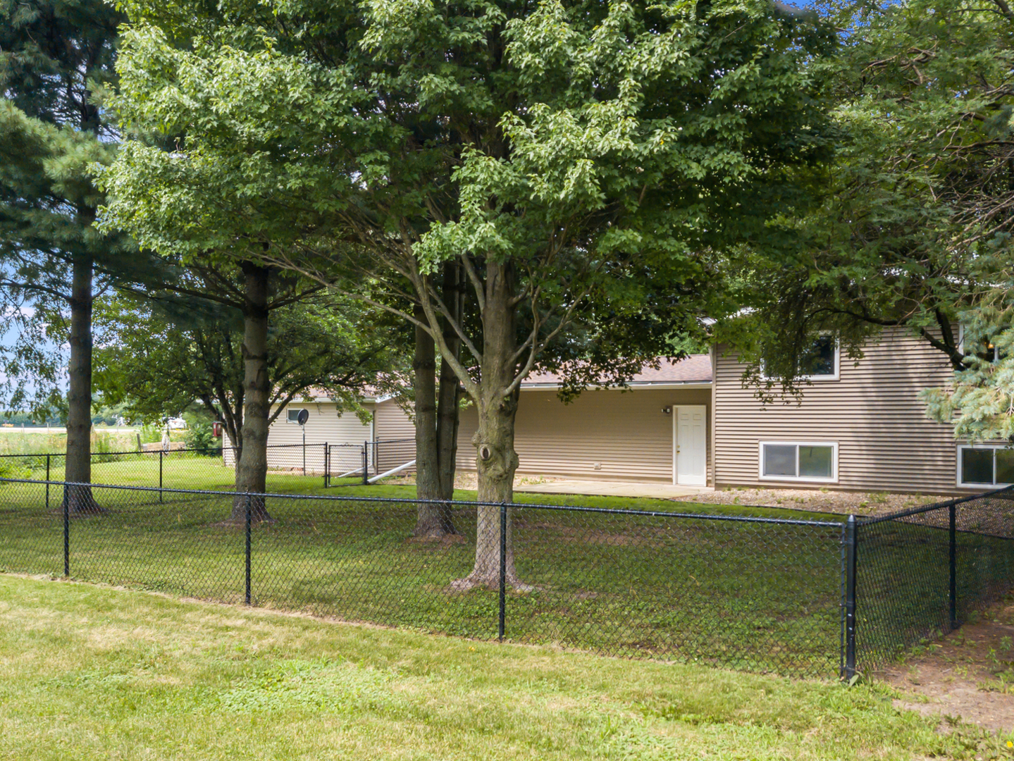 44W695 Scott Road Sugar Grove, IL 60554 - Photo 7 of 34 a house view with swimming pool