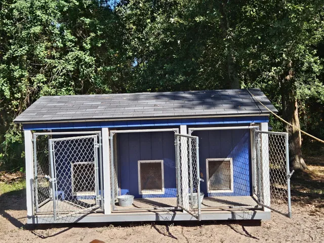 a house that has glass windows