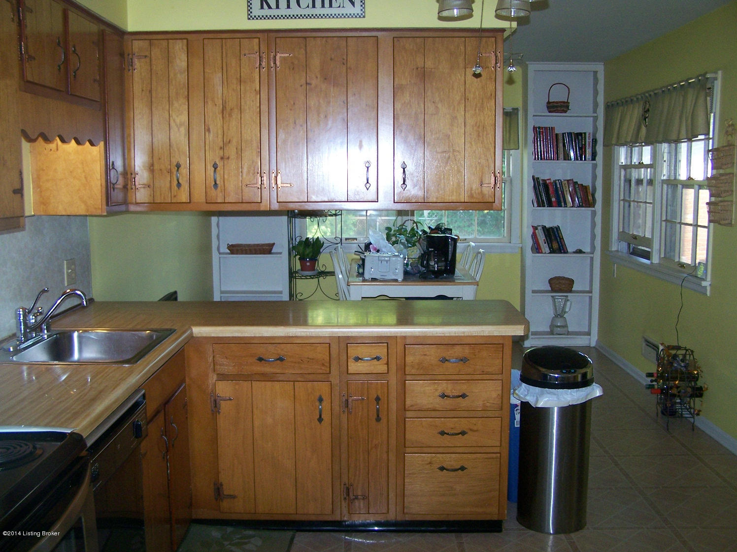 4303 Kinloch Road Louisville, KY 40207 - Photo 3 of 15 100_6729