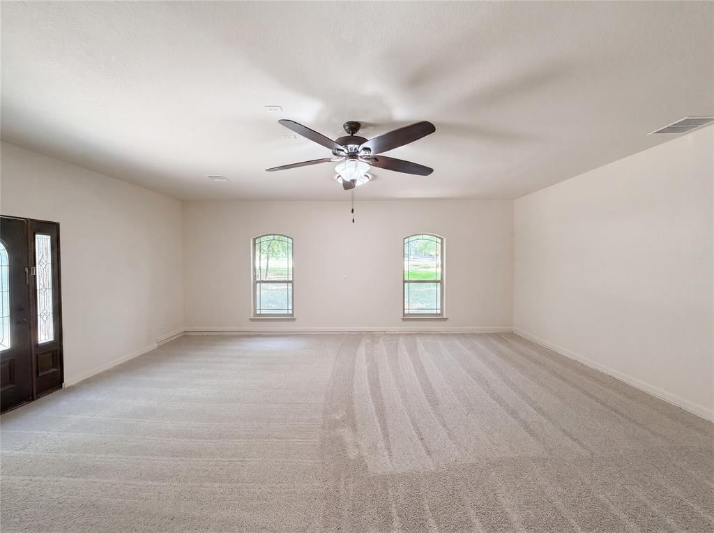 121 Rey Del Mar Circle Weatherford, TX 76085 - Photo 10 of 24