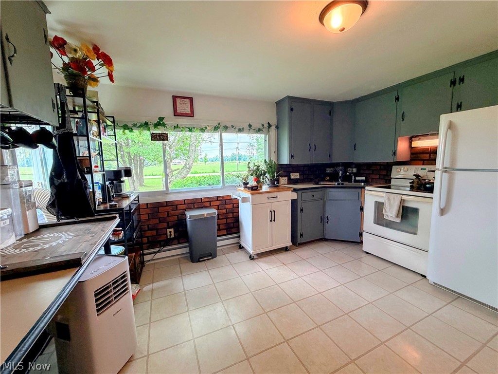 728 Johnson Plank Road Warren, OH 44481 - Photo 5 of 24 Country kitchen with plenty of natural light