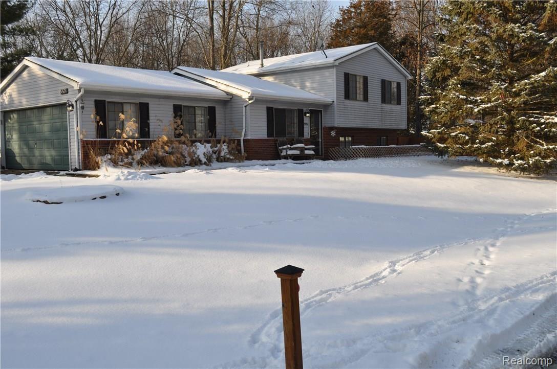 2995 Harding Street Pinckney, MI 48169 - Photo 1 of 13 1 Front.JPG
