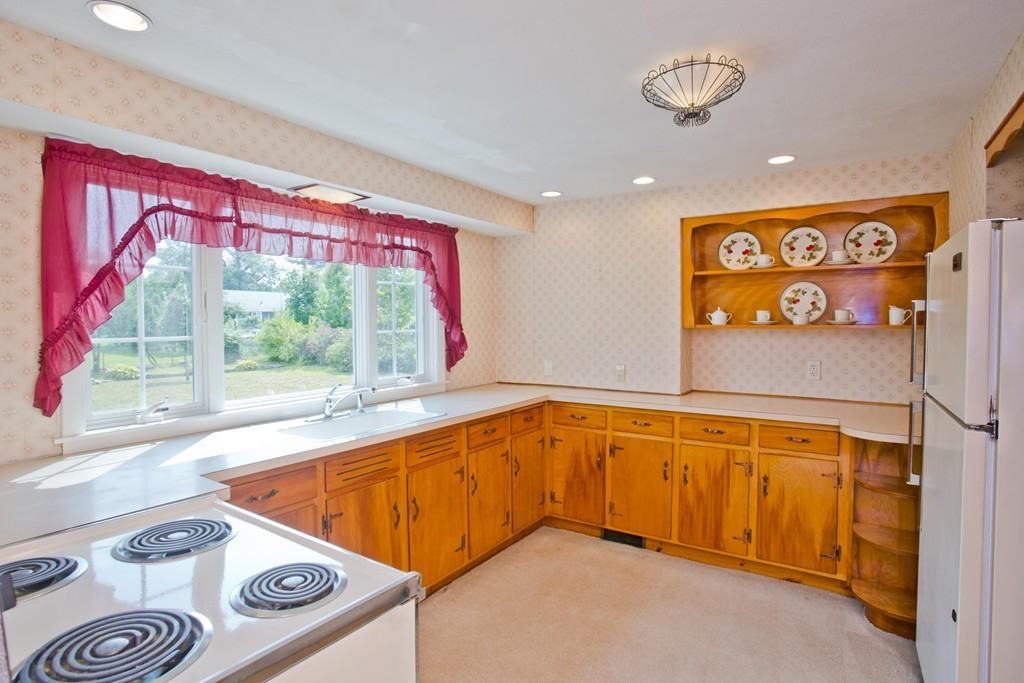 139 Acrebrook Road Springfield, MA 01129 - Photo 8 of 28 Gallery Image 8