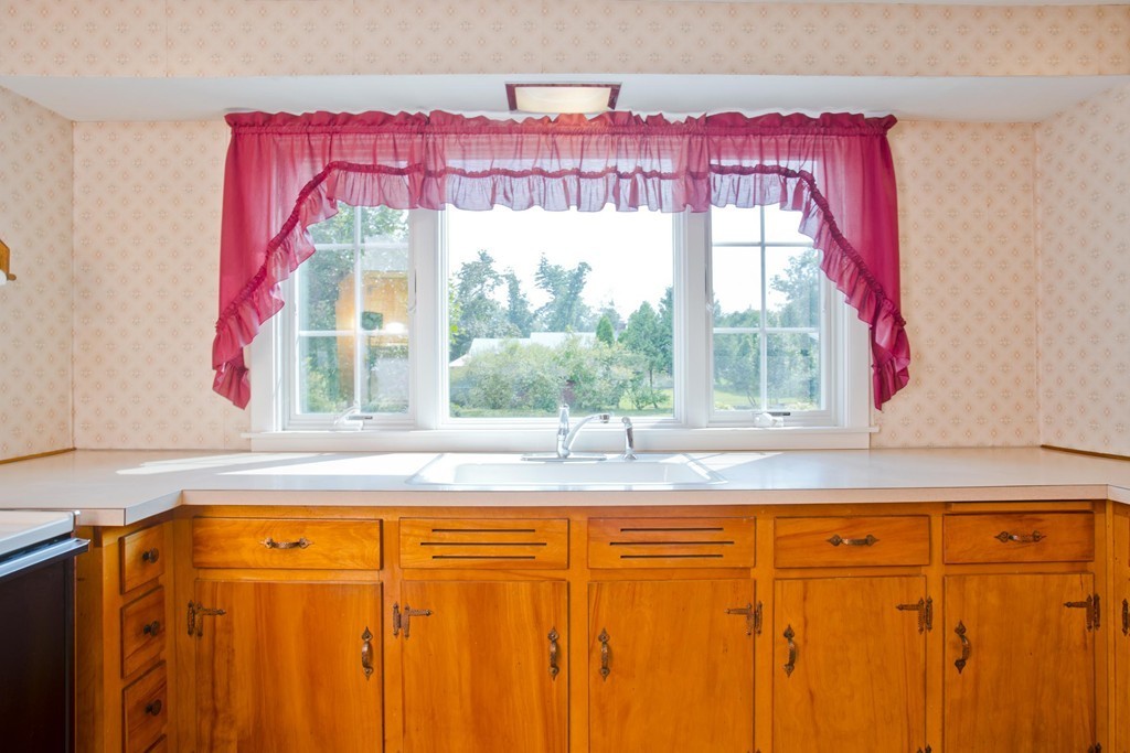 139 Acrebrook Road Springfield, MA 01129 - Photo 9 of 28 Gallery Image 9