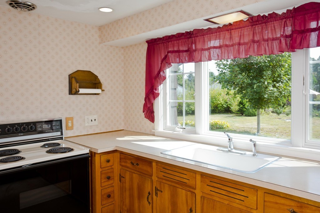 139 Acrebrook Road Springfield, MA 01129 - Photo 10 of 28 Gallery Image 10