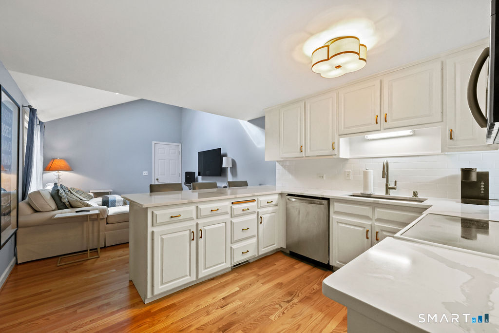 6 Copley Road, Unit 6 Glastonbury, CT 06073 - Photo 6 of 33