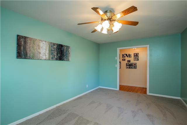 920 McCurdy Road White House, TN 37188 - Photo 2 of 20 Large Living Room
