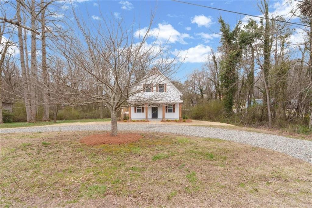 285 3rd Street East Fruithurst, AL 36262 - Photo 5 of 53 a front view of a house with a yard
