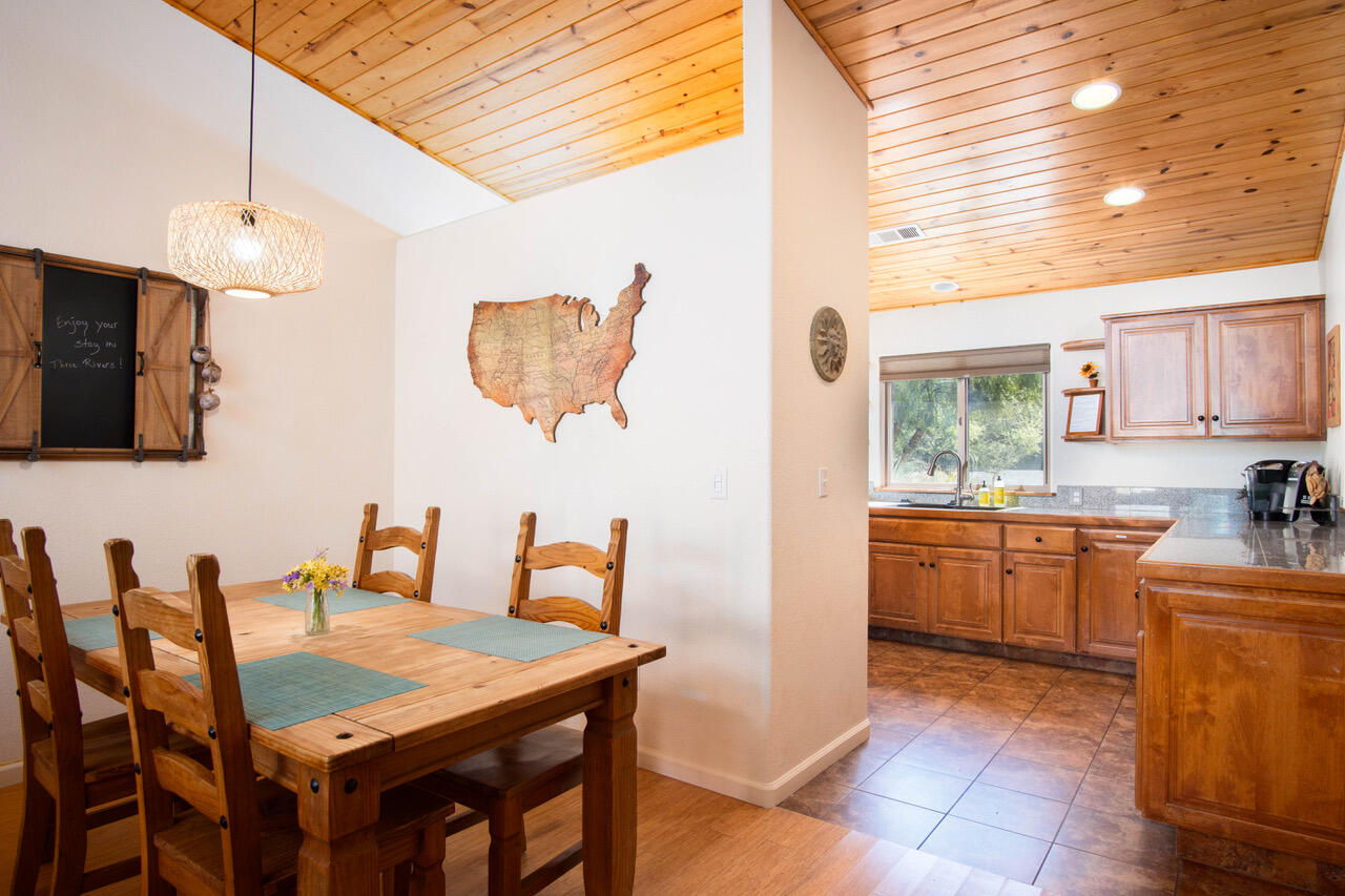 29673 Rock Creek Drive Three Rivers, CA 93271 - Photo 58 of 112 dining room