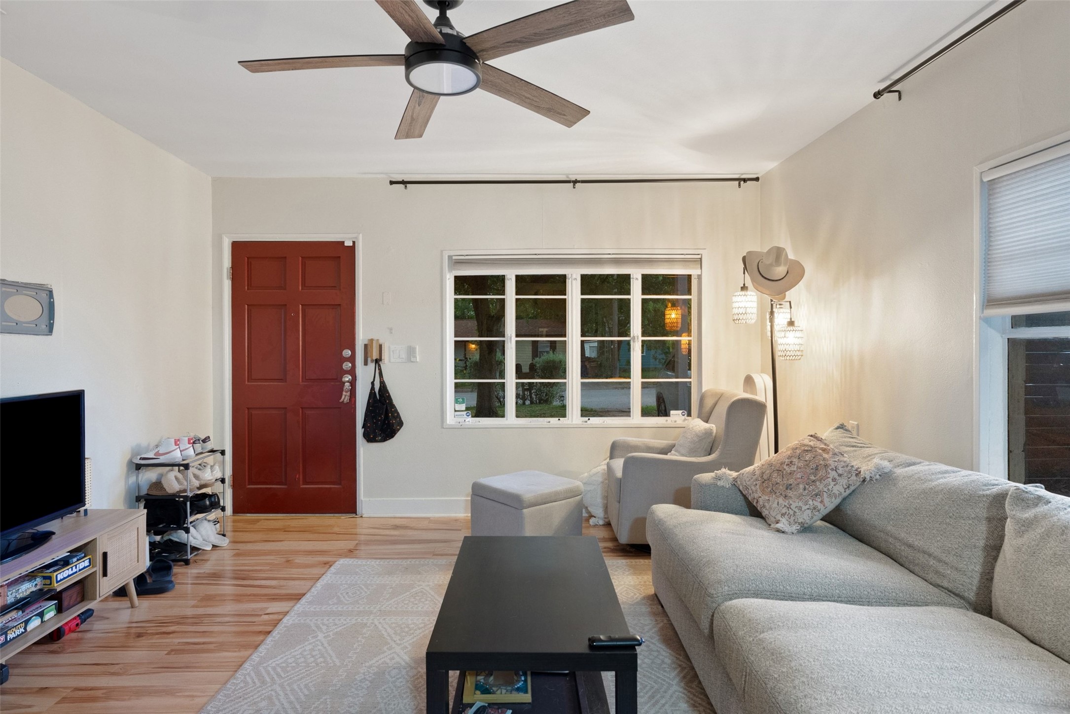 412 West Croslin Street Austin, TX 78752 - Photo 4 of 36 Hardwood floors and generous windows elevate this living area with a calming atmosphere.