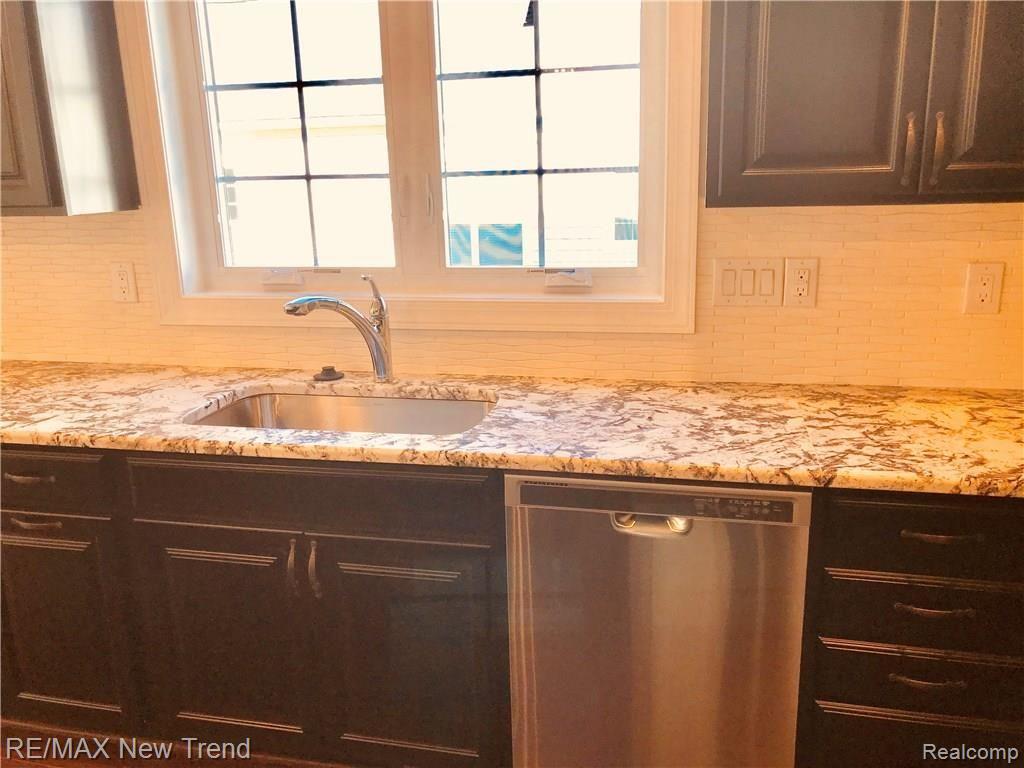 42932 Cardinal Way Novi, MI 48375 - Photo 13 of 22
