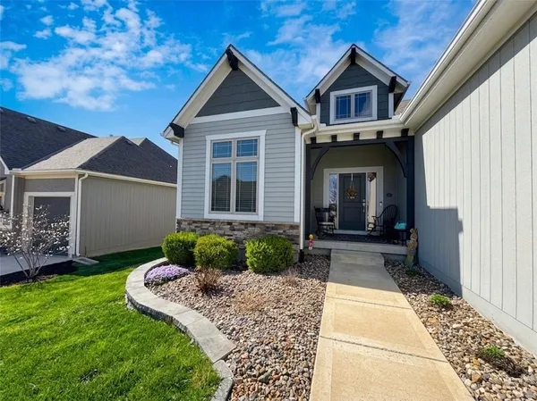 $602,900 | 1100 Southwest Heather Drive, Lee's Summit, MO 64081