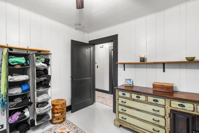 a view of yard with tree