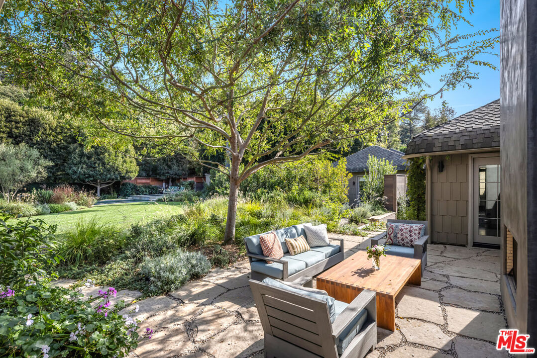 7 Latimer Road Santa Monica, CA 90402 - Photo 11 of 37 a view of backyard of house with outdoor seating and green space