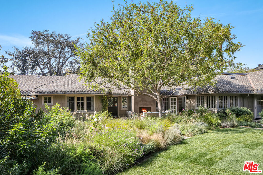 7 Latimer Road Santa Monica, CA 90402 - Photo 2 of 37 a front view of a house with a yard