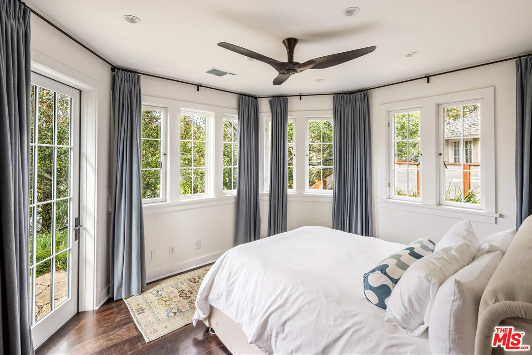 7 Latimer Road Santa Monica, CA 90402 - Photo 23 of 37 a bedroom with a large bed and a large window