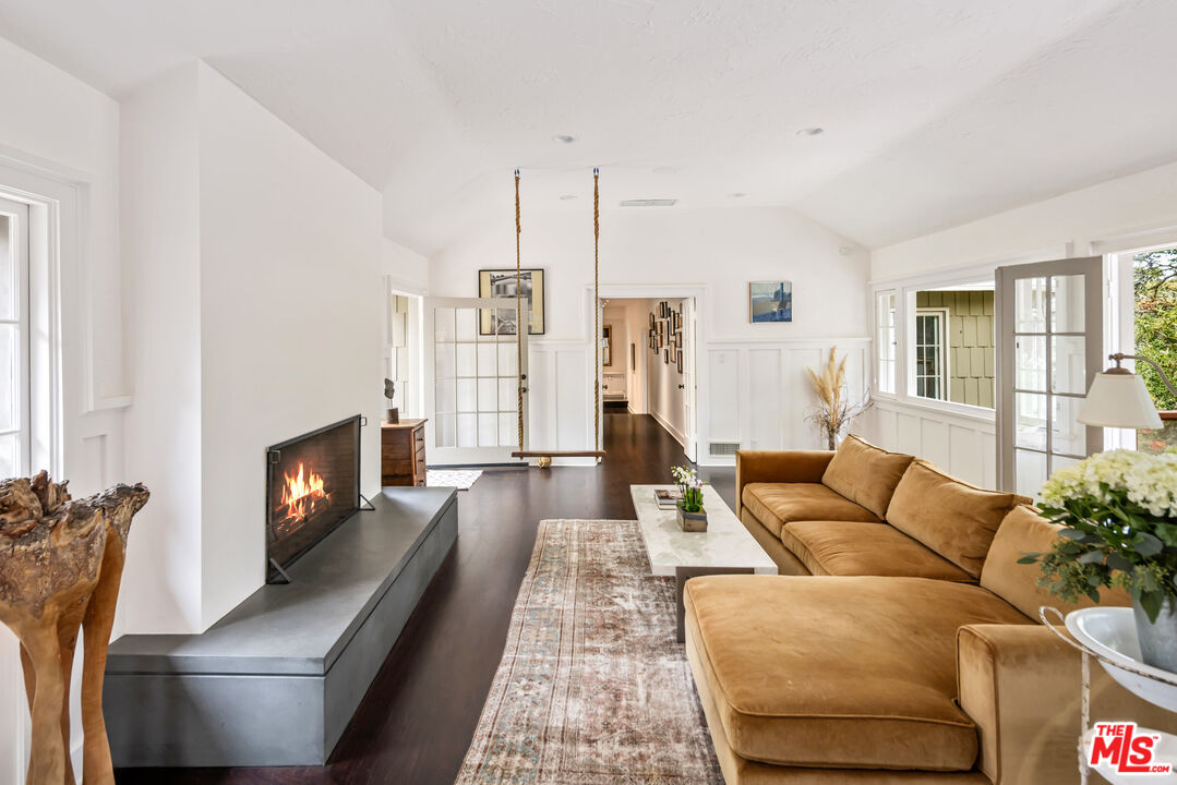 7 Latimer Road Santa Monica, CA 90402 - Photo 3 of 37 a living room with furniture and a fireplace