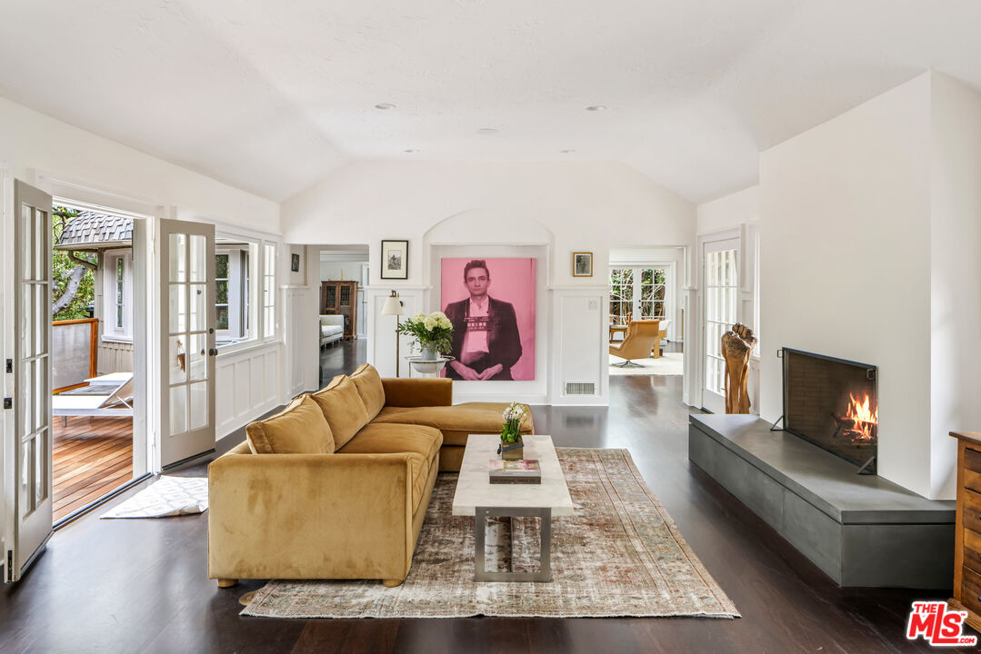 7 Latimer Road Santa Monica, CA 90402 - Photo 5 of 37 a living room with furniture and a fireplace