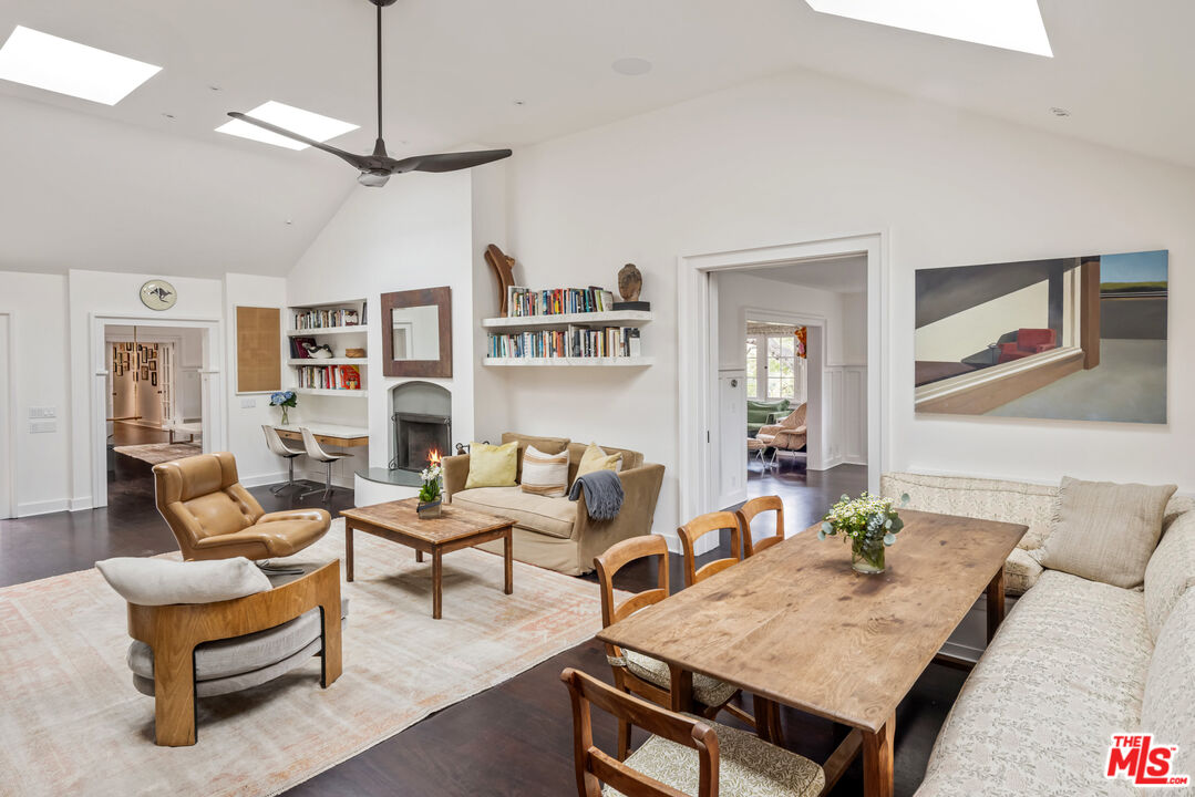 7 Latimer Road Santa Monica, CA 90402 - Photo 8 of 37 a living room with furniture