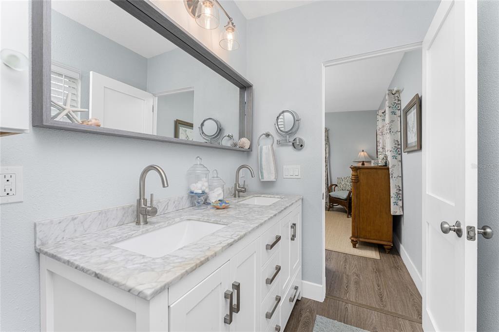 501 Canal Way Nokomis, FL 34275 - Photo 18 of 33