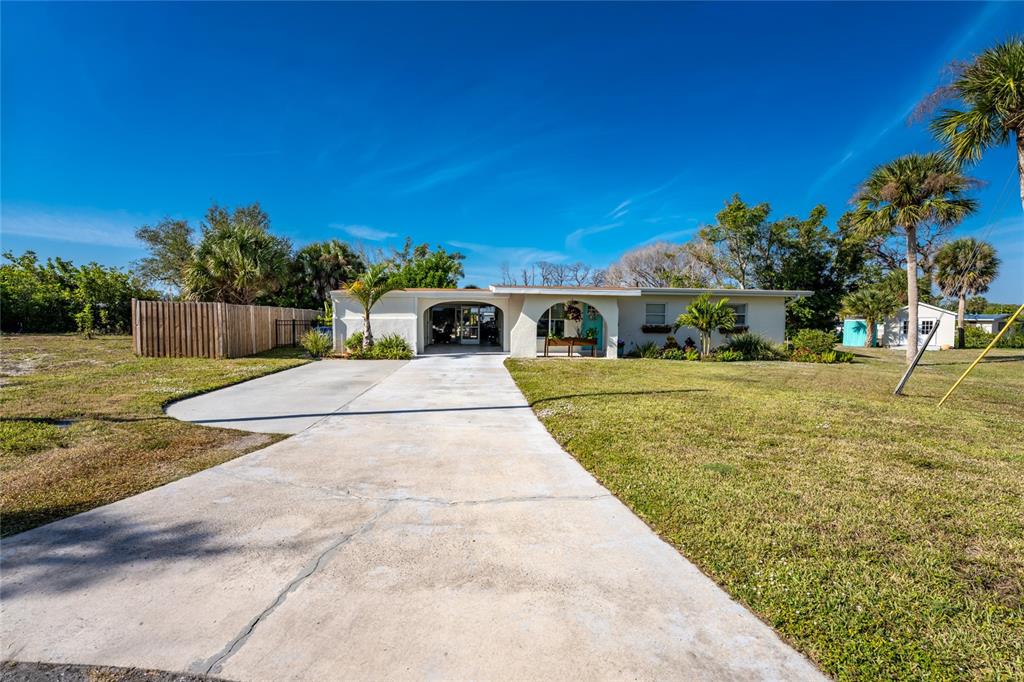 501 Canal Way Nokomis, FL 34275 - Photo 4 of 33