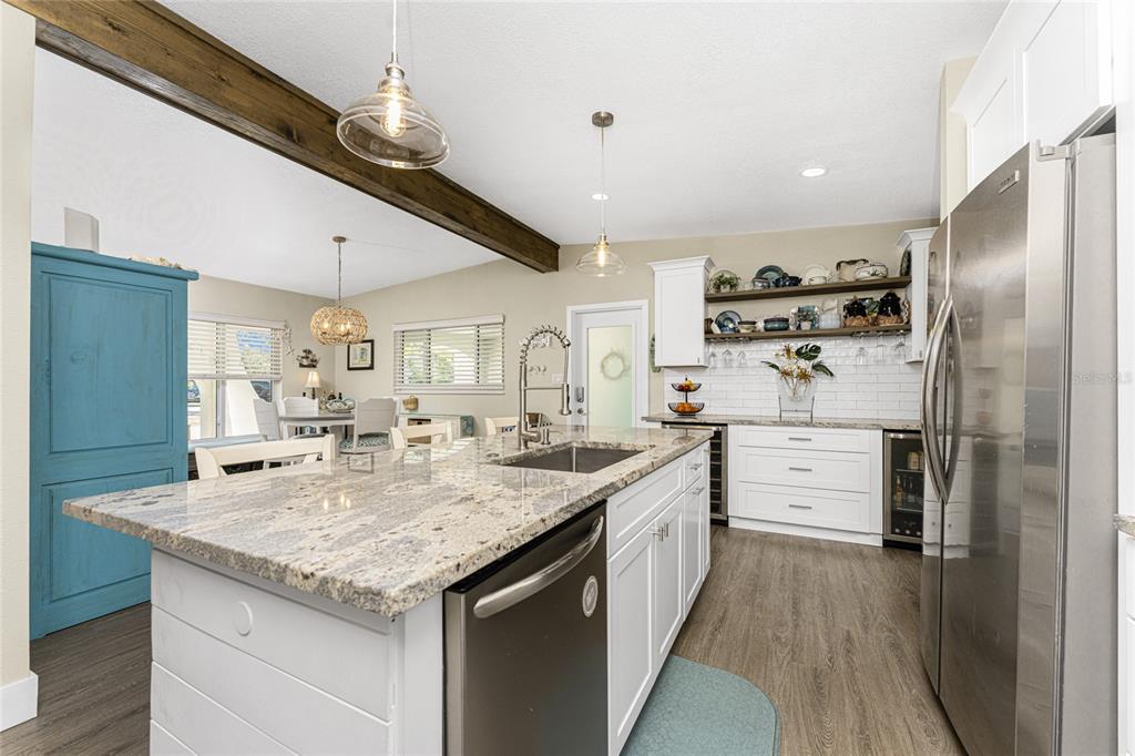 501 Canal Way Nokomis, FL 34275 - Photo 9 of 33