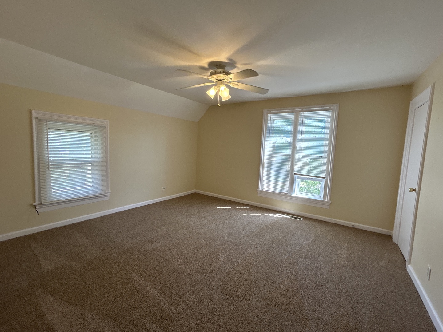 418 St Charles Street, Unit B Elgin, IL 60120 - Photo 6 of 8