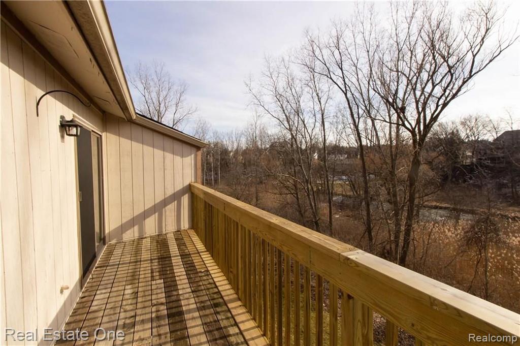 1693 Riverside Drive Rochester Hills, MI 48309 - Photo 5 of 24