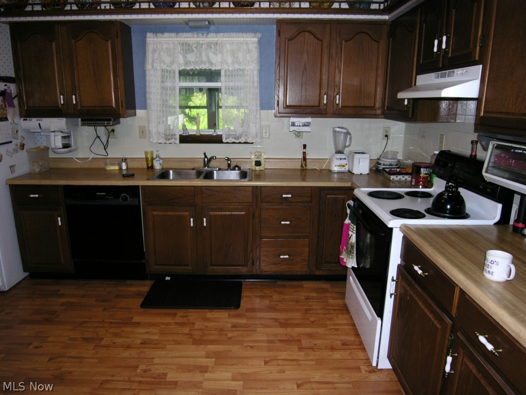 7633 Murray Ridge Road Elyria, OH 44035 - Photo 9 of 21 Plenty of cabinets and counter top space.