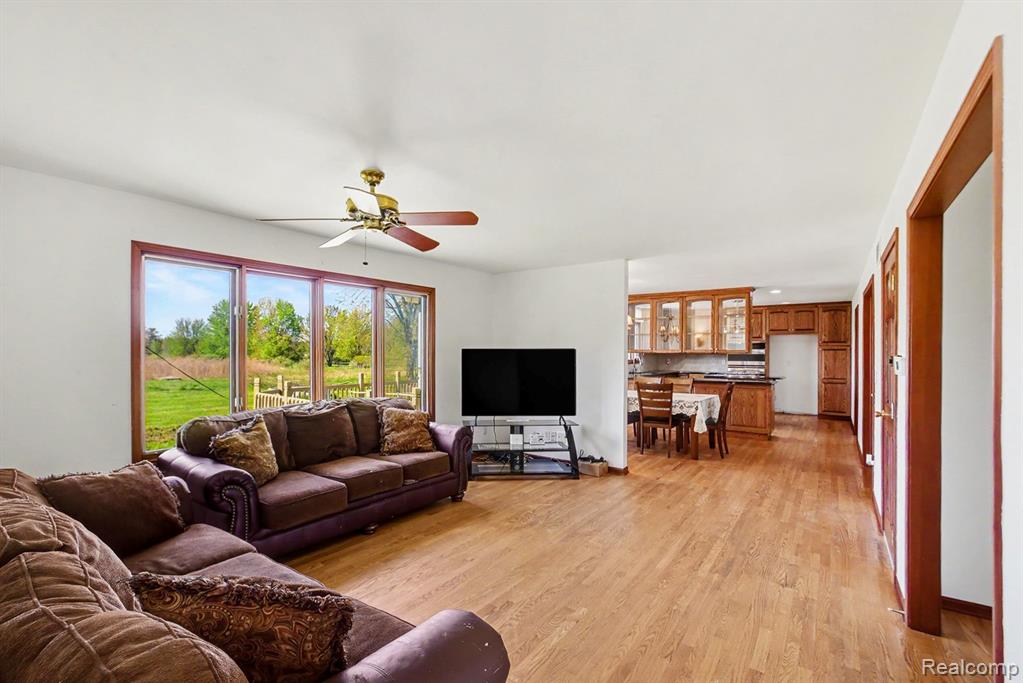 13519 Foley Road Capac, MI 48014 - Photo 4 of 34