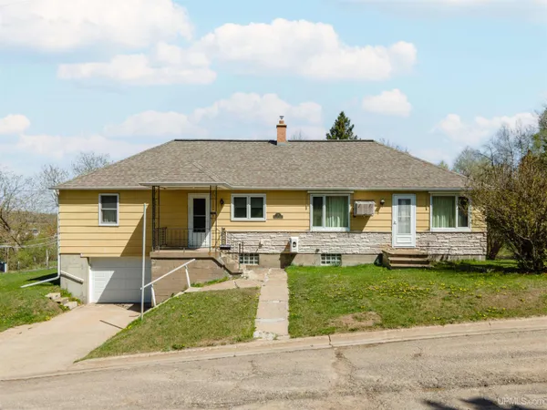 $124,900 | 37 North Washington Avenue, Iron River, MI 49935