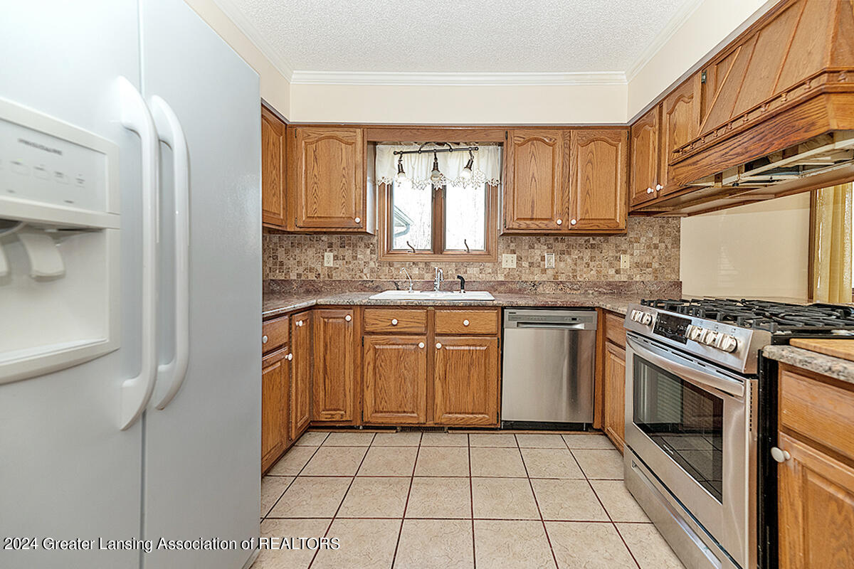 7192 Calkins Road Flint, MI 48532 - Photo 9 of 21 09