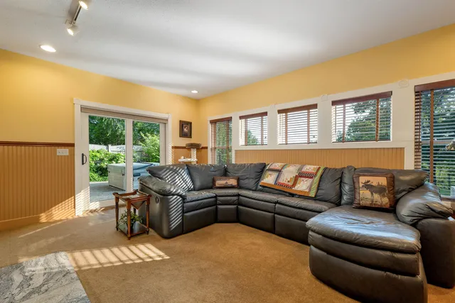 $1,670,000 | 9 Quinn Road, Hancock, NH 03449