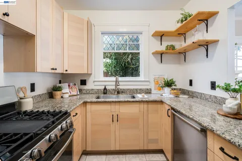 $525,000 | 3746 Park Blvd Way, Unit B, Oakland, CA 94610