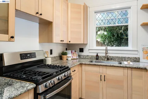 $525,000 | 3746 Park Blvd Way, Unit B, Oakland, CA 94610