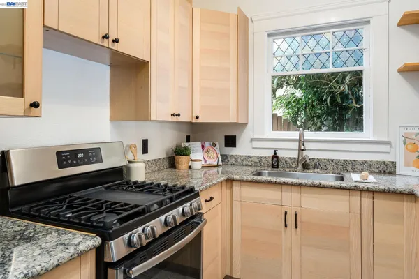 $525,000 | 3746 Park Blvd Way, Unit B, Oakland, CA 94610