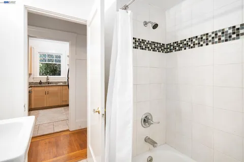 $525,000 | 3746 Park Blvd Way, Unit B, Oakland, CA 94610