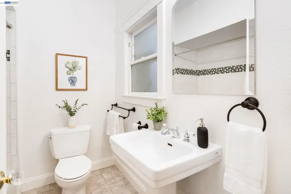 $525,000 | 3746 Park Blvd Way, Unit B, Oakland, CA 94610