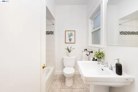 $525,000 | 3746 Park Blvd Way, Unit B, Oakland, CA 94610