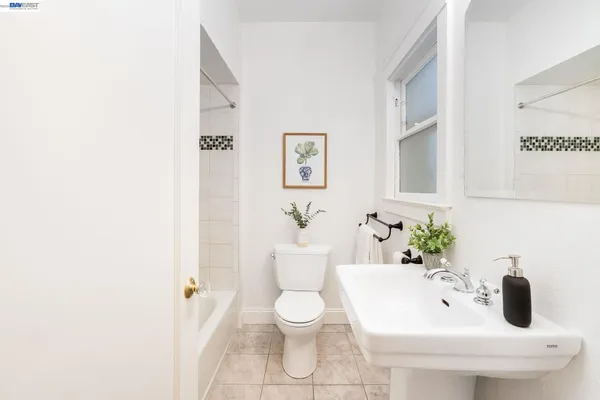 $525,000 | 3746 Park Blvd Way, Unit B, Oakland, CA 94610