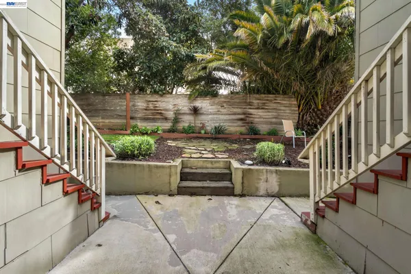 $525,000 | 3746 Park Blvd Way, Unit B, Oakland, CA 94610