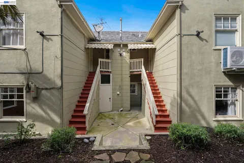 $525,000 | 3746 Park Blvd Way, Unit B, Oakland, CA 94610