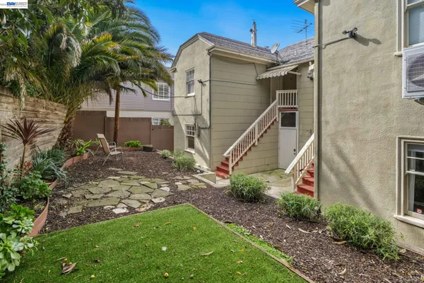 $525,000 | 3746 Park Blvd Way, Unit B, Oakland, CA 94610