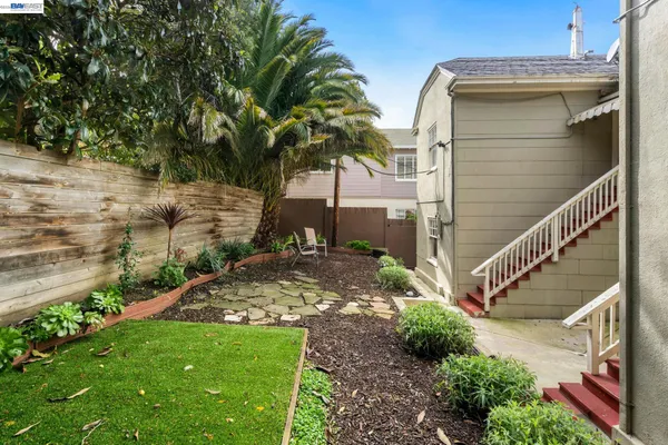 $525,000 | 3746 Park Blvd Way, Unit B, Oakland, CA 94610