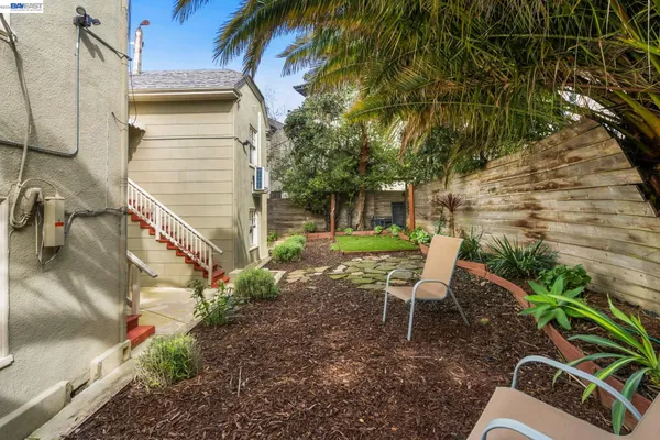 $525,000 | 3746 Park Blvd Way, Unit B, Oakland, CA 94610