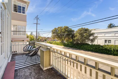 $525,000 | 3746 Park Blvd Way, Unit B, Oakland, CA 94610