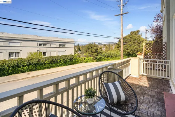 $525,000 | 3746 Park Blvd Way, Unit B, Oakland, CA 94610